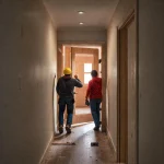 Фото по теме: Удары открывающейся межкомнатной дверью по проходящим в узком коридоре